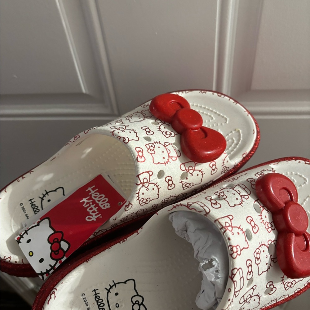 Hello Kitty Crocs NWT ❤️